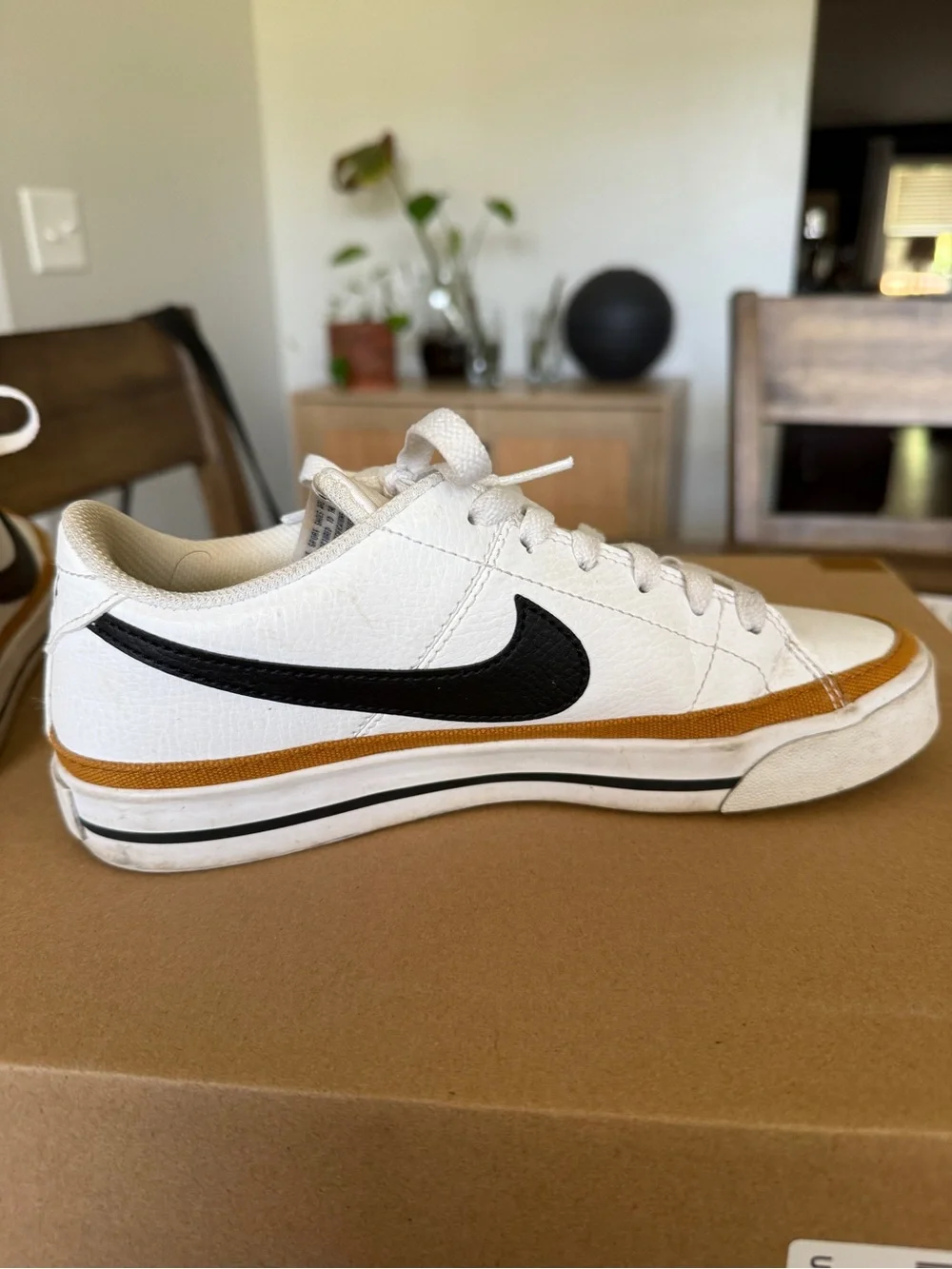 Nike womens court legacy Low-Top Sneakers size 7